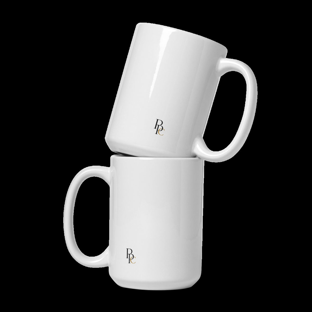 Mug blanc tenu à deux mains, scène d’intérieur