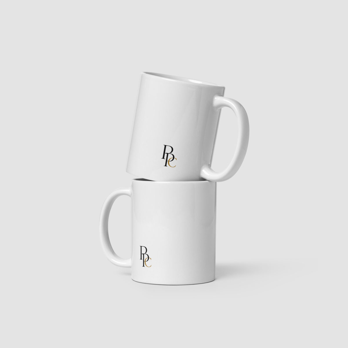 Mug blanc vu de dos, fond clair et neutre